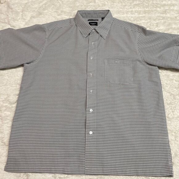Haggar Short Sleeve Checkered Buttonup Collared Shirt - Picture 1 of 7